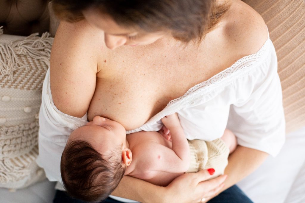 Mamar no peito ajuda ascensão social - Os benefícios do aleitamento materno na vida adulta...