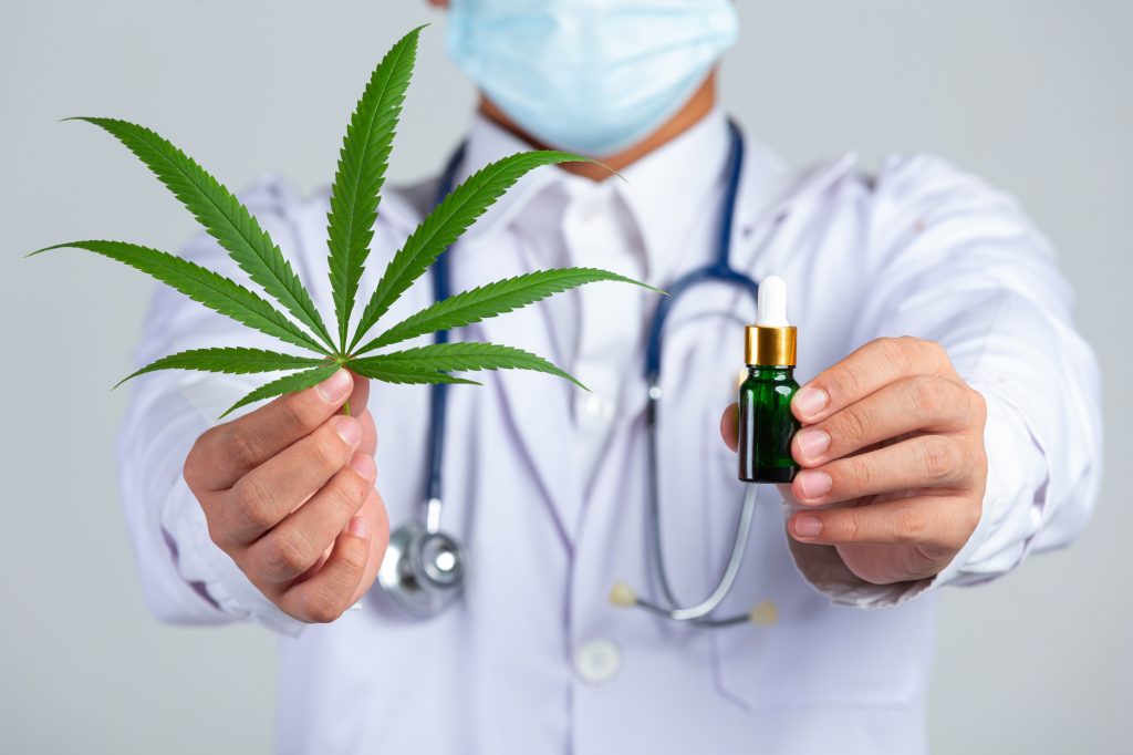 Cerca de 250 mil californianos possuem receitas médica de maconha para...