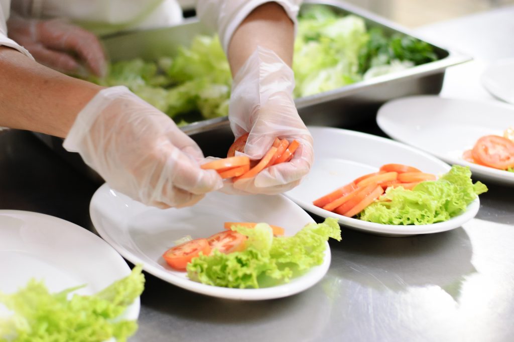 Higiene dos alimentos - Na hora de escolher e consumir um alimento...