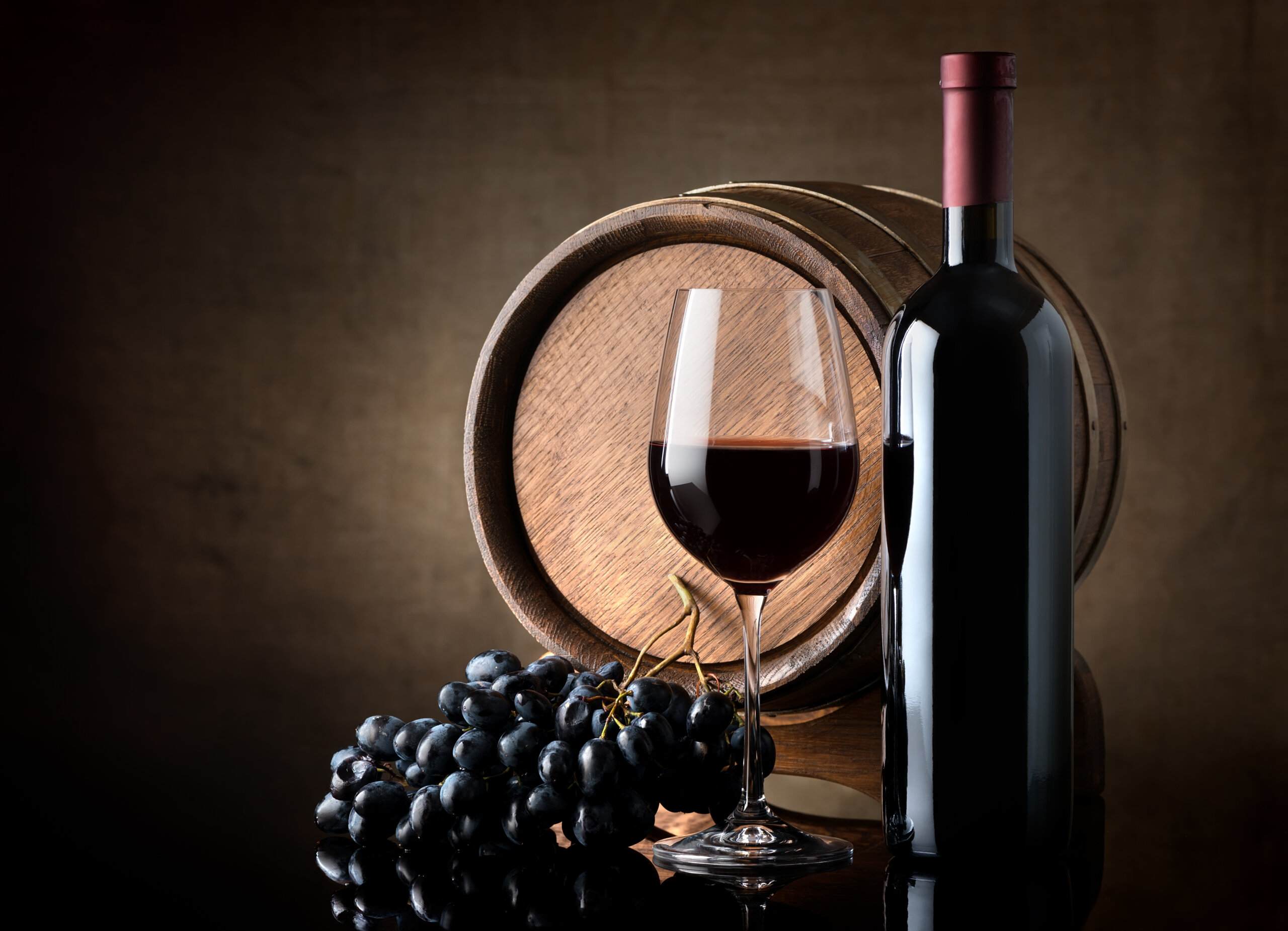 Qual o vinho que possui menos teor alcoólico? - No vinho do Porto é adicionado um destilado...