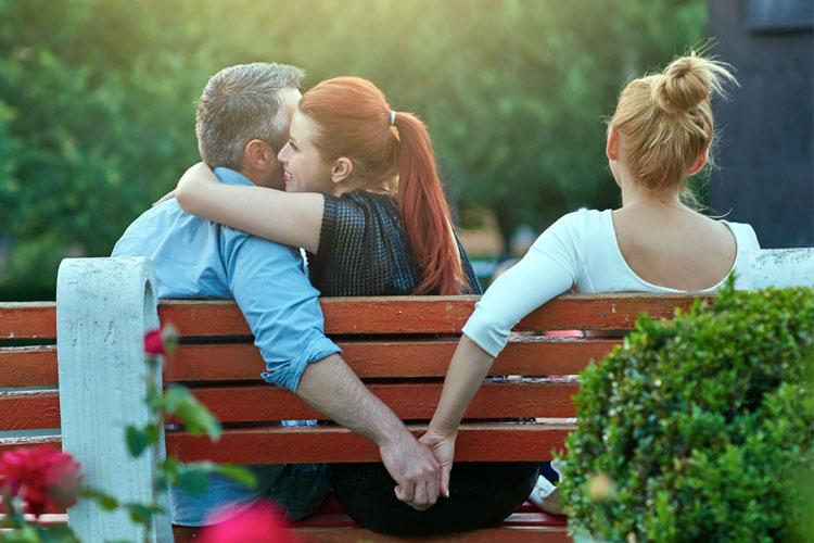 Simpatia para seu namorado esquecer um Ex-amor - Na primeira sexta-feira do mês, enterre em seu...