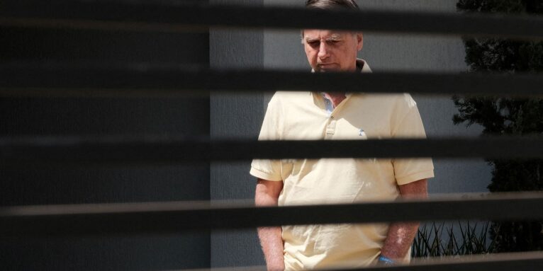 STF: defesa de Bolsonaro pede suspensão do cumprimento da pena