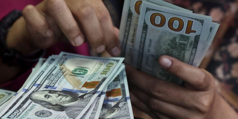 Dólar sobe para R$ 5,22 e atinge maior nível desde março