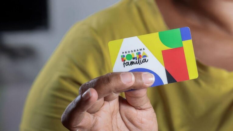 Medo da volta da família Bolsonaro cresce entre beneficiários do Bolsa Família, aponta pesquisa