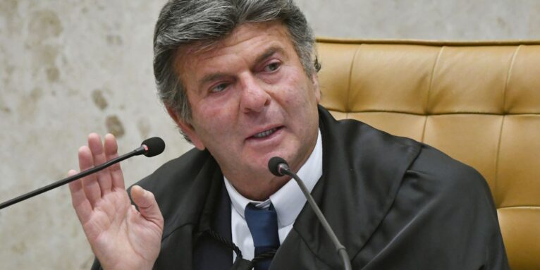 Fux suspende decisão de Dino e restabelece posts sobre Nossa Senhora