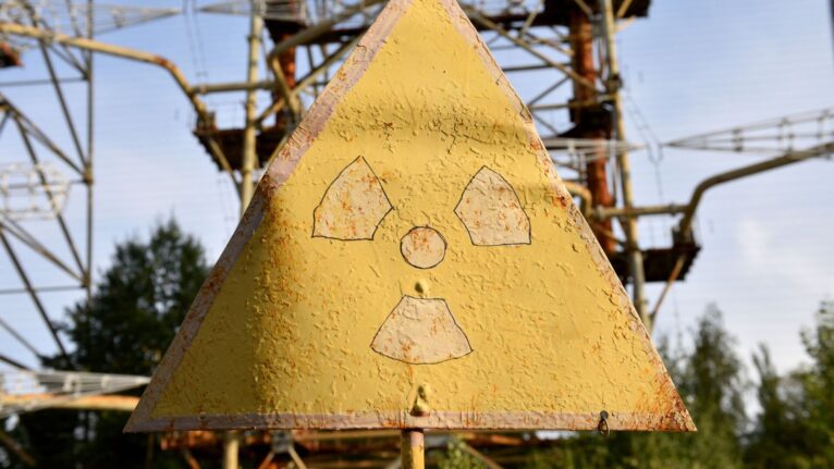 Ucrânia envia recrutas bem treinados para área da usina de Chernobyl, informa clandestinidade russa