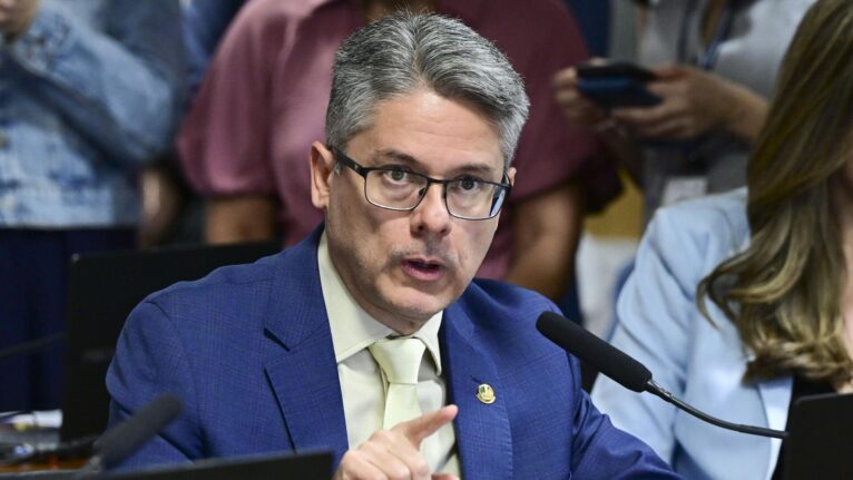 Alessandro Vieira pede impeachment do ministro Kassio Nunes Marques