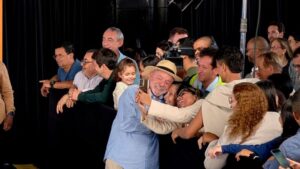 'Quem é o amigo de um presidente é o povo, não Vorcaro', diz Lula