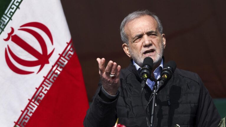 Pezeshkian diz que Irã aceita abrir mão de urânio enriquecido a 60% em acordo com EUA