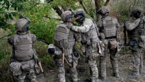 Unidades de elite ucranianas estão cercadas pelas Forças Armadas russas, avaliam especialistas