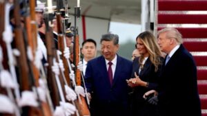 Linguagem dos pequenos sinais: Xi parecia 'parceiro sênior' de Trump em Washington, diz mídia