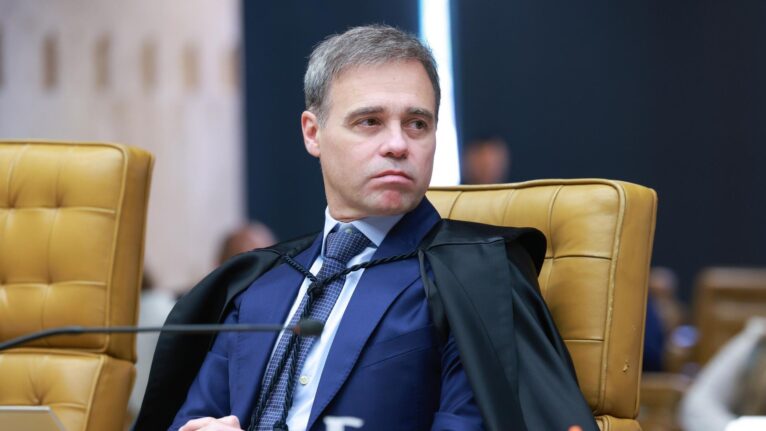 Mendonça levou 74 dias para autorizar operação contra Castro e 9 para Wagner, aponta PF
