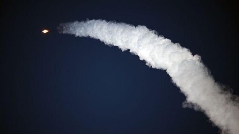 Arma dos EUA é posicionada no espaço para combater satélites de Rússia e China, diz mídia