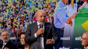 Trump vai 'ver o que é bom’ quando Avibras produzir foguetes, diz Lula a empresários