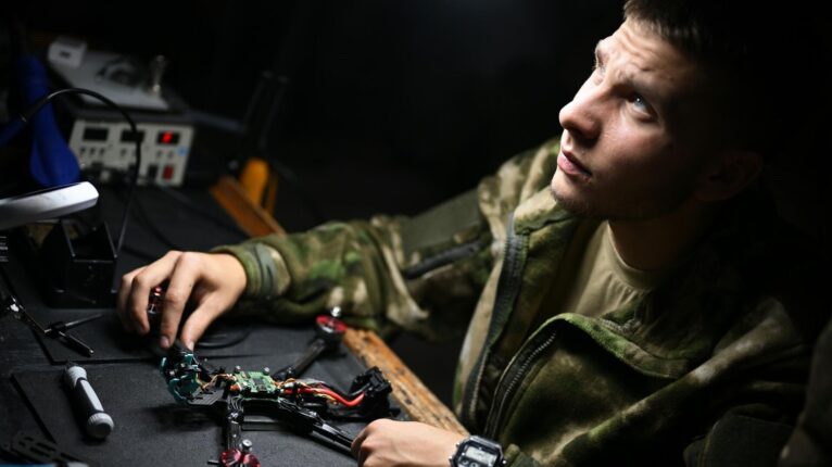 'Conjunto de ferramentas compacto': militar russo relata como reparar drones na linha de frente