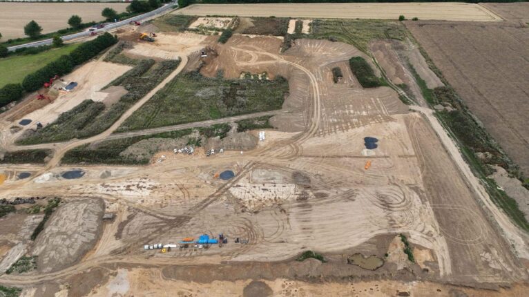 Cientistas desvendam mistério de ossos espalhados graças a sepulturas intactas (FOTOS)