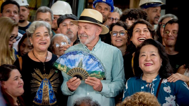Lula justifica proibição de bets com histórias de endividamento e suicídio em carreata em São Paulo
