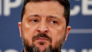 Declarações de Zelensky sobre se reunir com Putin e Trump expõem desespero, diz analista militar