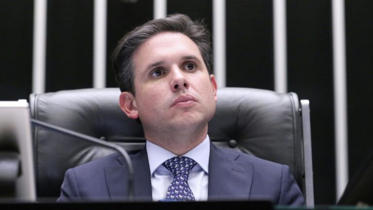 Mídia: mensagens revelam negociação entre Hugo Motta e dono do Master sobre área de R$ 45 milhões