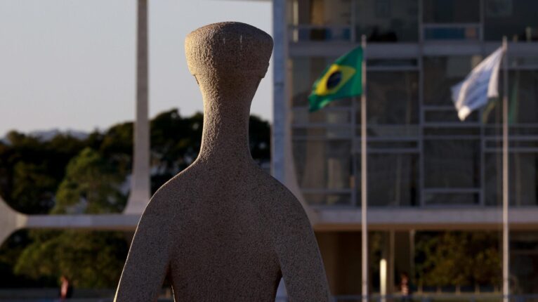Decisões sobre padroeira do Brasil colocam STF e TSE no centro do debate a dias da eleição, diz mídia