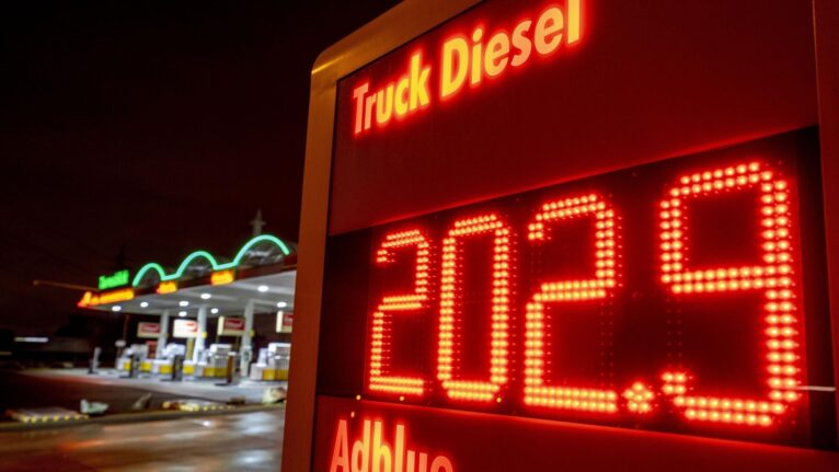 Comissário europeu reconhece dependência da UE no diesel dos EUA
