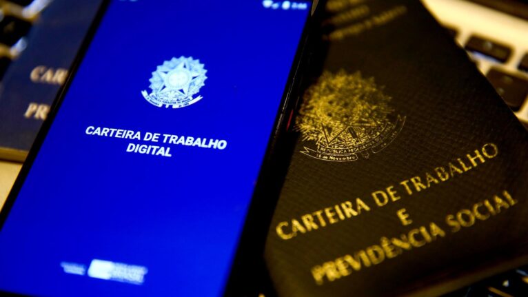 Desemprego cai a 5,3%, mas inadimplência bate recorde e reforça sinais de desaceleração, aponta IBGE