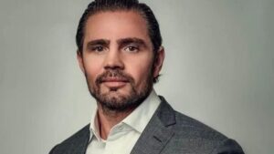 Mídia: Mensagens de Vorcaro revelam intimidade com senador do PSD e jantar com ministro de Lula
