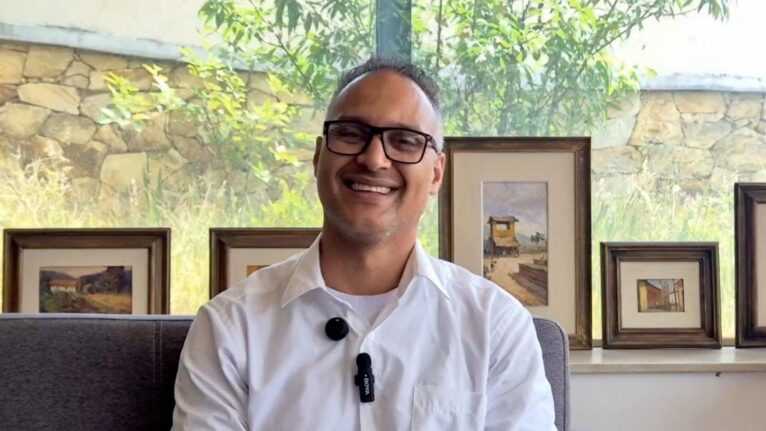 Candidato ao Senado do Agir defende difusão de placas solares pelo Brasil