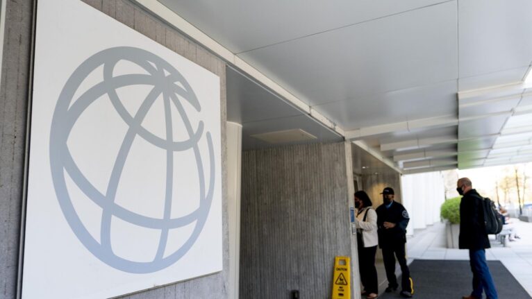 Banco Mundial fecha acordo com entidade ligada à CIA para treinar funcionários no Brasil, diz mídia