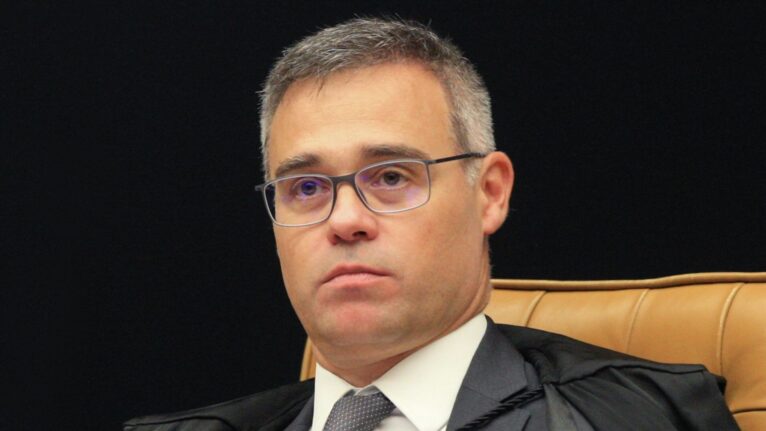 Mendonça pede íntegra do inquérito das fake news após ser incluído por Moraes