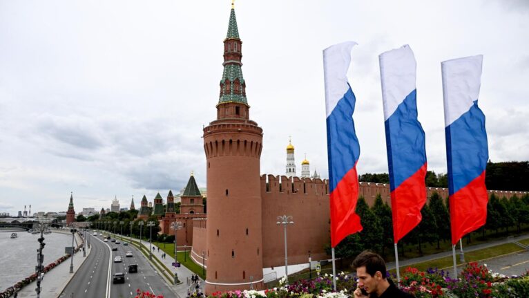 'Só podemos esperar': Ocidente deve iniciar negociações com Moscou sobre Ucrânia, diz analista