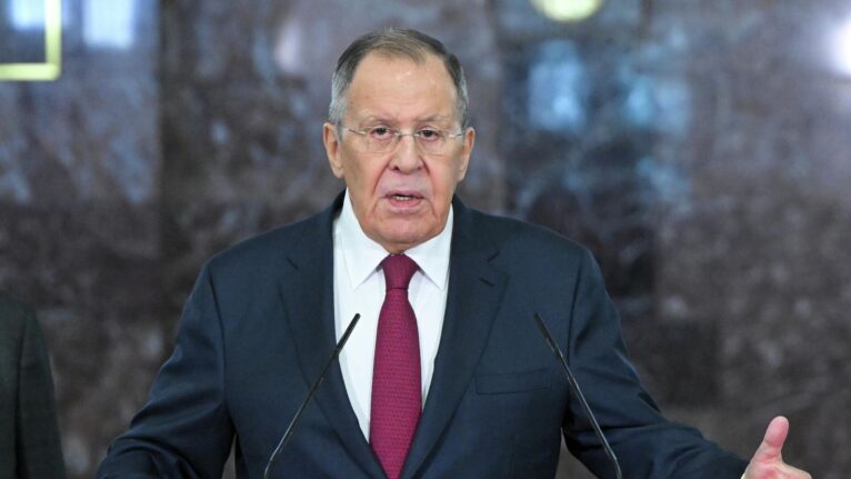 De Minsk ao Alasca: Lavrov denuncia na ONU contínua interferência europeia contra paz na Ucrânia