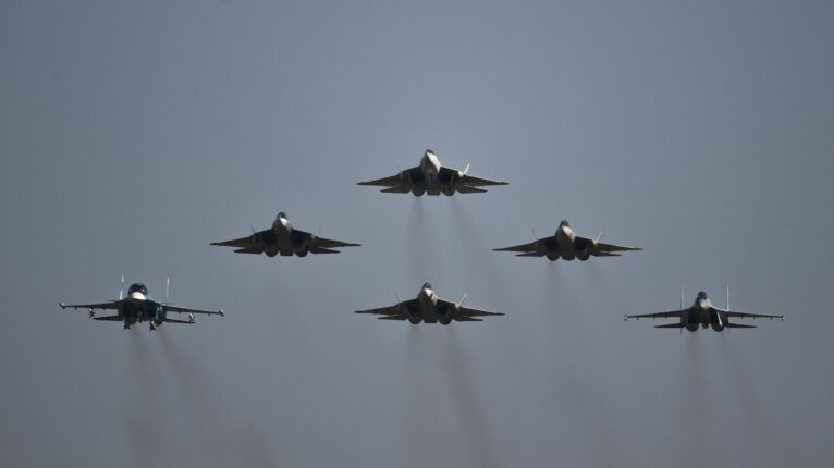 Exército russo recebe lote de caças Su-57 melhorados com base na experiência de combate na Ucrânia