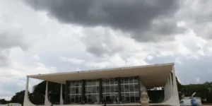 Zambelli pede ao STF salvo-conduto para vir ao Brasil votar na mãe