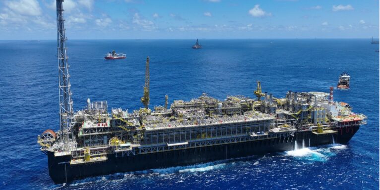 Preço do petróleo sobe, após Trump rejeitar proposta de paz do Irã