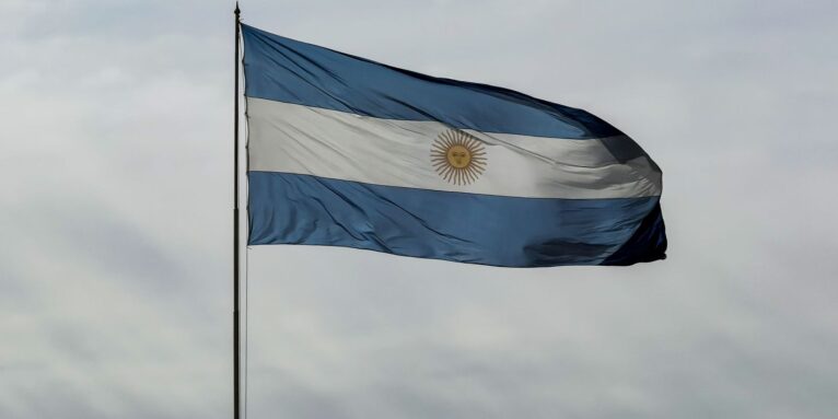 Pobreza na Argentina volta a subir e atinge 32,3% da população
