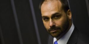 Ministério da Justiça demite Eduardo Bolsonaro por abandono de cargo