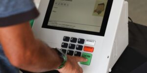 O que acontece se eu não votar? Saiba como justificar e evite multas