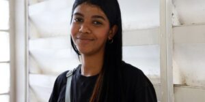 Menos numerosos em 2026, adolescentes exercem direito ao voto