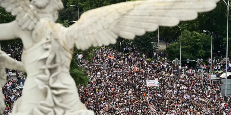 Habitação: Espanha antecipa eleições; sindicatos chamam à greve geral