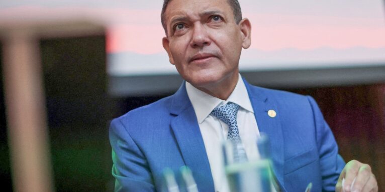 Eleição segue normal e sem sinal de interferência externa, diz Marques