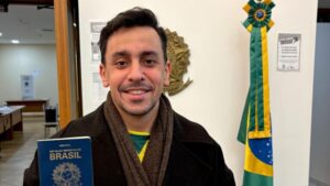 Brasileiros vão às urnas para escolher o novo presidente em Moscou (VÍDEOS)