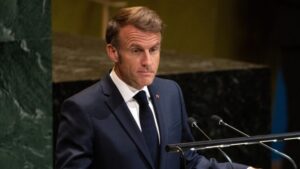 França tornou-se o 'elo mais fraco da Europa' durante presidência de Macron, diz mídia