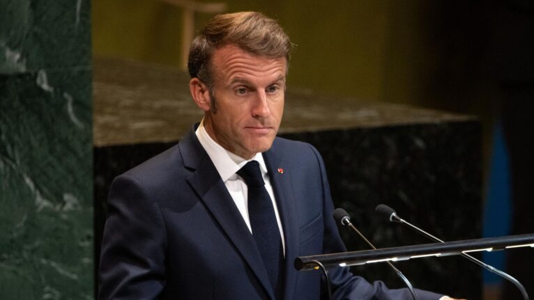 França tornou-se o 'elo mais fraco da Europa' durante presidência de Macron, diz mídia