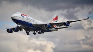 Piloto evita acidente aéreo após cauda do avião bater na pista com ventos de 150 km/h (VÍDEO)