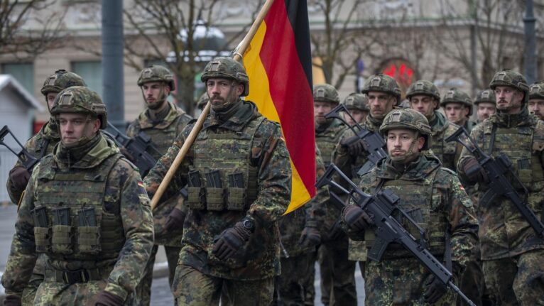 Número de jovens que se recusam a prestar serviço militar na Alemanha triplica em 2026