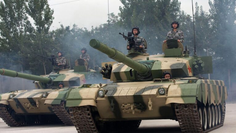 Revista: junto com Rússia, China adapta seus tanques Tipo 99A às condições de guerra moderna