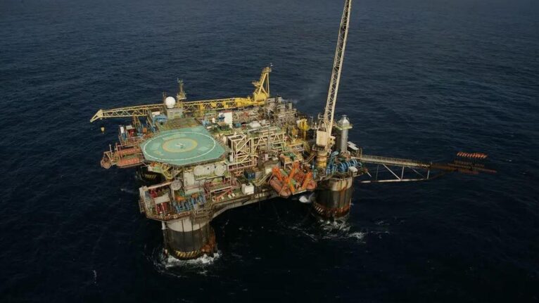 Petrobras e rivais arrematam 7 blocos do pré-sal em leilão de R$ 530 milhões