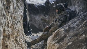 Exército ucraniano pode ficar sem rotas de abastecimento devido à situação em Kiev, diz analista