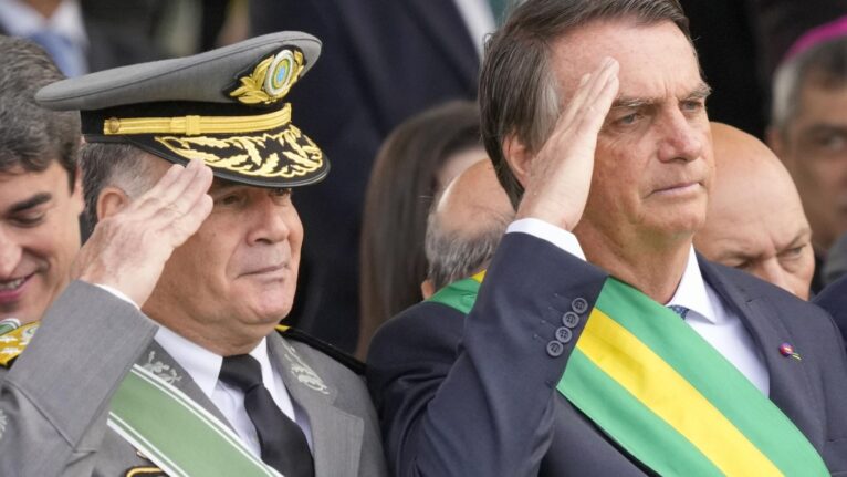 Mídia: Exército debate impactos de eventual governo Flávio Bolsonaro nas Forças Armadas